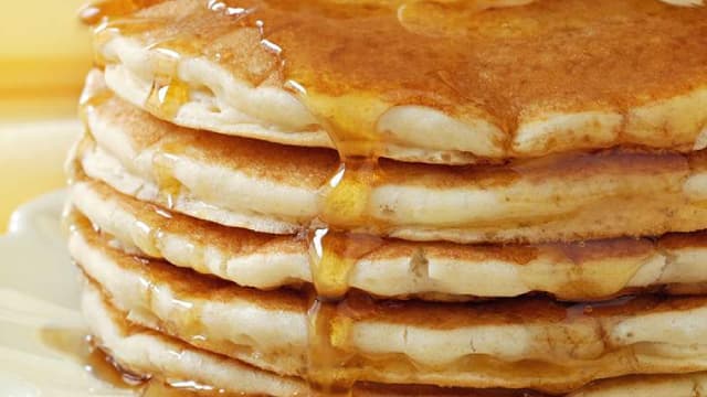 BDL vs. ARKR: Which Dining Stock Deserves a Spot in Your Portfolio?