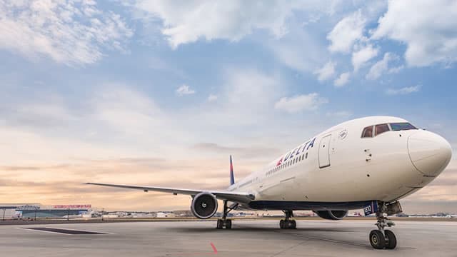 Delta Air Lines CEO Edward Bastian Sells Company Shares Worth $19.2 Million. Here's a Deeper Look at the Transaction.