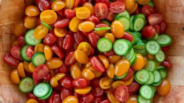 Here's What Key Metrics Tell Us About Sweetgreen (SG) Q2 Earnings