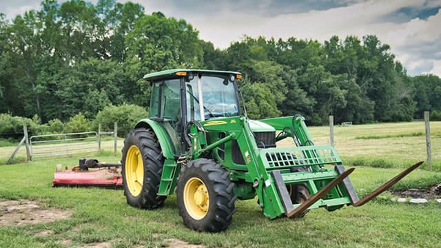 Deere (DE) Sees a More Significant Dip Than Broader Market: Some Facts to Know