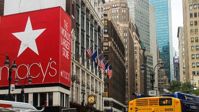 Warren Buffett's Successor, Greg Abel, Dumped Amazon and Bought 3 Million Shares of This Undervalued Stock