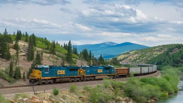Should Investors Buy CSX Stock Despite Its Higher Valuation?