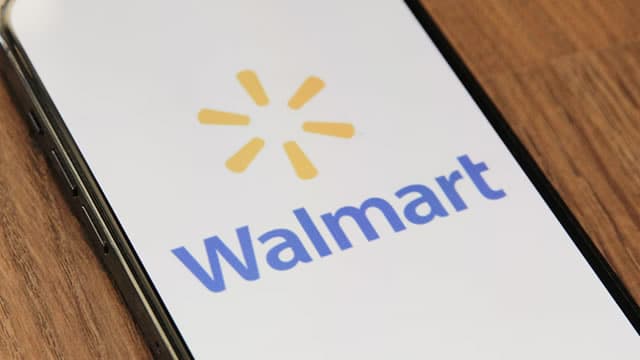 Could Investing $10,000 in Walmart Make You Richer?