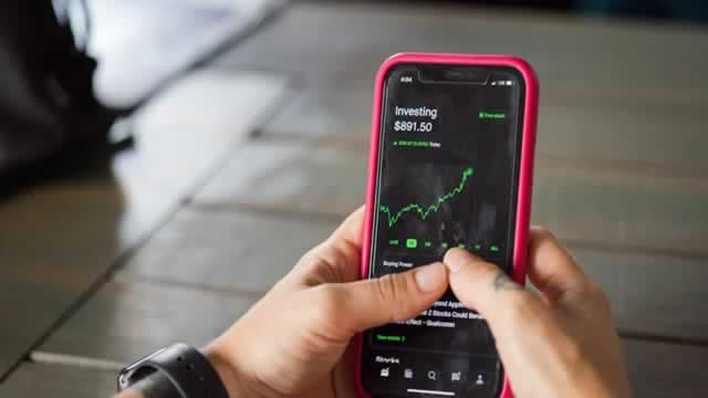 Riding an AI rally, Robinhood preps second retail venture IPO