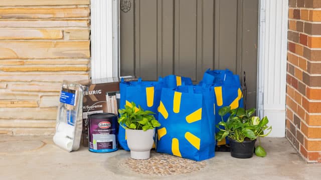 Walmart Could Return to Its Beat-And-Raise Playbook This Quarter, Analyst Says