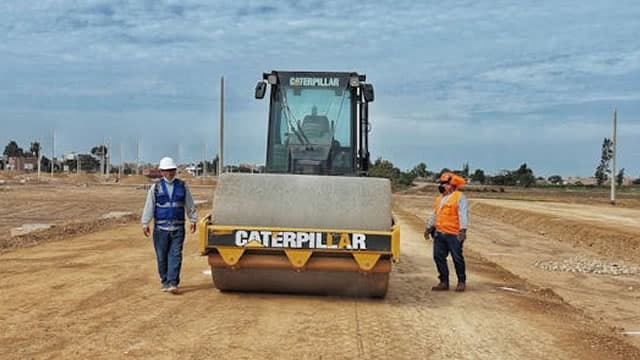 Does Caterpillar's 8% Dividend Hike Signal More Growth Ahead?