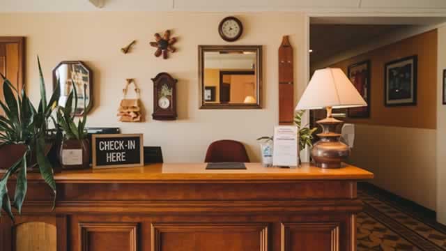 Here's What Key Metrics Tell Us About Expedia (EXPE) Q2 Earnings