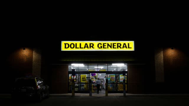 Want to Avoid the Whipsawing Tech Stocks? Dollar General and 7 Others to Buy.