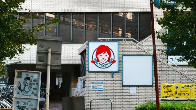 Wendy's stock jumps on report of potential takeover bid from Nelson Peltz's Trian Fund Management