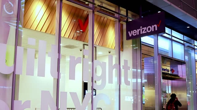 Should You Bet on VZ Stock Amid Rising Earnings Estimate Revisions?