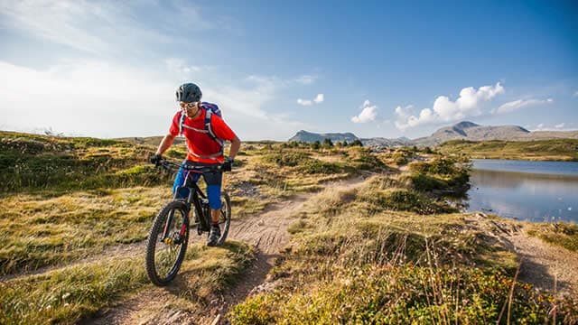 Acushnet (GOLF) Reports Q4 Loss, Tops Revenue Estimates