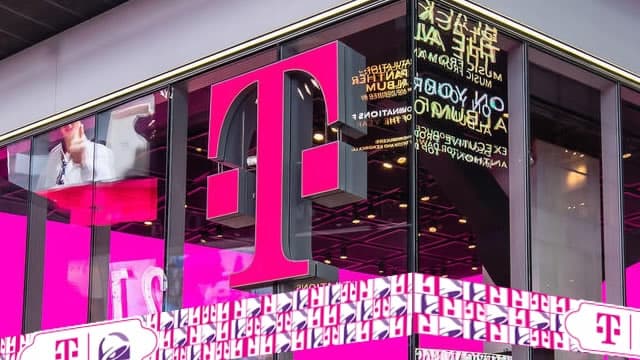TMUS Raises Cash Flow Outlook After Another Strong Earnings Quarter