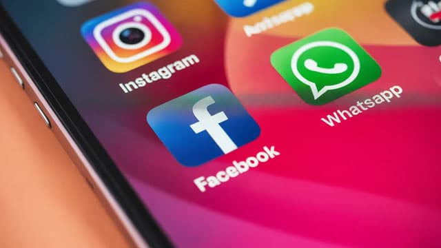 Meta Makes Share Deal to Keep Zuckerberg in California