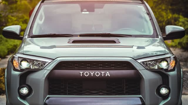Toyota Recalls 508,000 New Camrys Over Turn Signals That Could Turn Off Abruptly