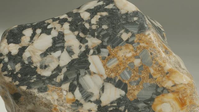 Alpha Metallurgical (AMR) Earnings Expected to Grow: What to Know Ahead of Next Week's Release