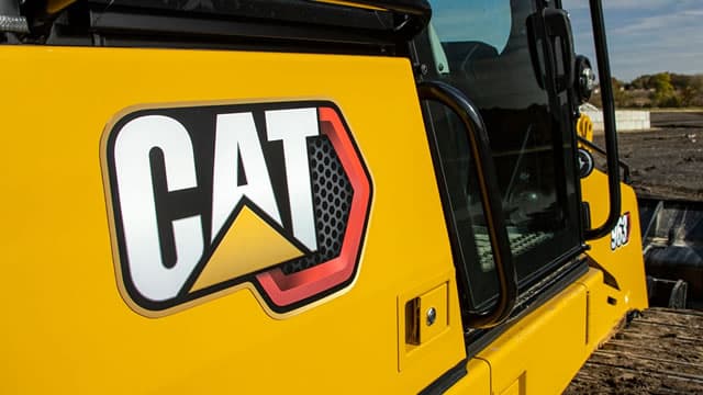 Caterpillar (CAT) Increases Despite Market Slip: Here's What You Need to Know