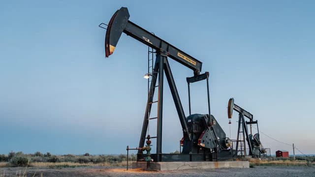 Cenovus Energy (CVE) is a Top-Ranked Momentum Stock: Should You Buy?