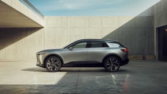 Sonic Automotive vs. Penske Automotive: Which Auto Dealer Stock Is the Better Buy?