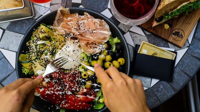 American Express Bets Big on AI, Cash Back in 2026 Push