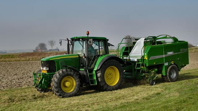 Investors Heavily Search Deere & Company (DE): Here is What You Need to Know