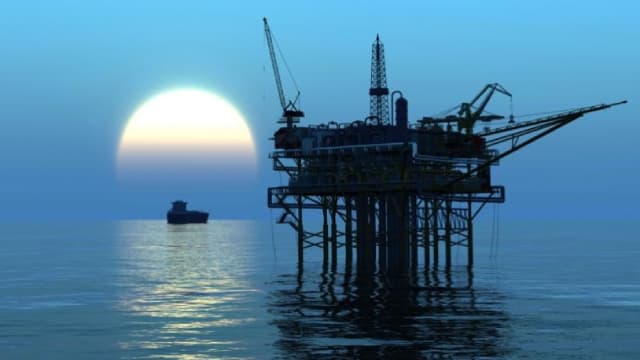Imperial Oil Stock Near 52-Week High: Time to Lock in Gains?