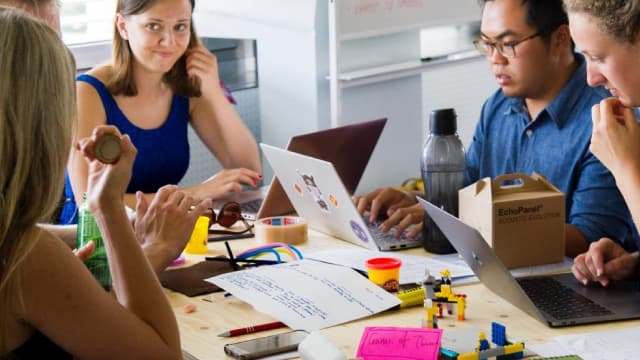 Billboard Giant Posts $1.6 Billion Revenue as $20.5 Million Bet Makes It a Top Portfolio Holding