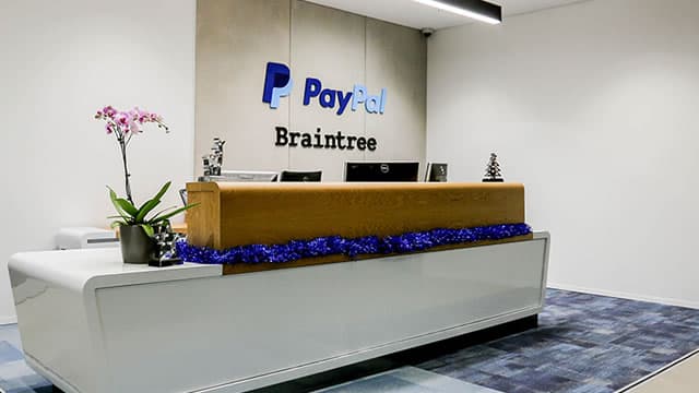 PayPal Stock Trades Below Industry P/E: How to Play the Stock?