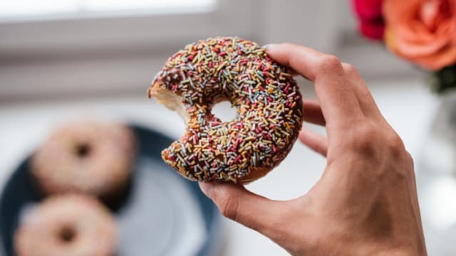 RAVE vs. GTIM: Which Restaurant Stock Belongs in Your Portfolio Today?