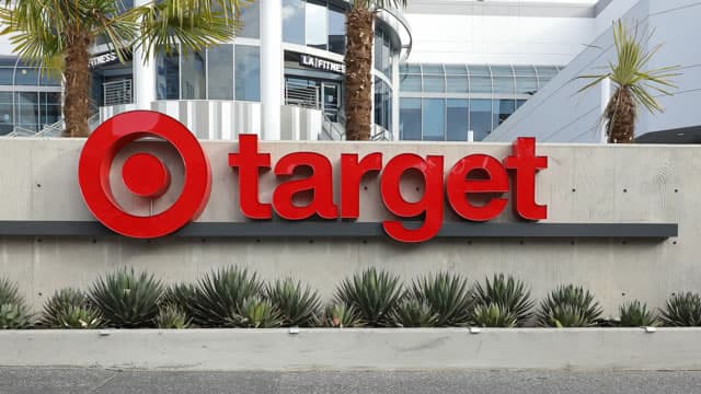 Forget AMC: This Rock‑Solid Dividend Stock Is Built for the Next Decade, Not the Next Meme Spike.
