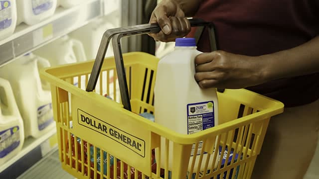 Dollar General Sales Are Soaring. Is the Discount Retailer's Stock a Buy in 2026?