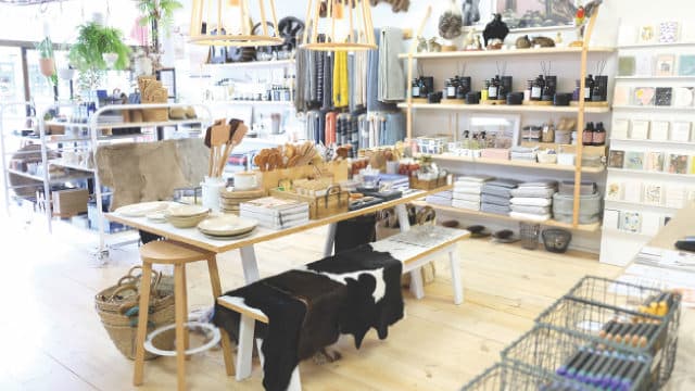 Sylvamo Corporation (SLVM) Q4 Earnings and Revenues Top Estimates