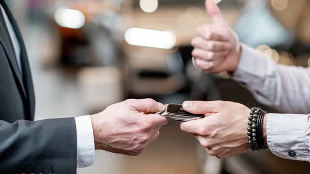 Air Lease (AL) is a Top-Ranked Momentum Stock: Should You Buy?