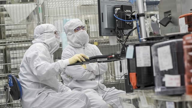 Magnachip (MX) Reports Q1 Loss, Beats Revenue Estimates