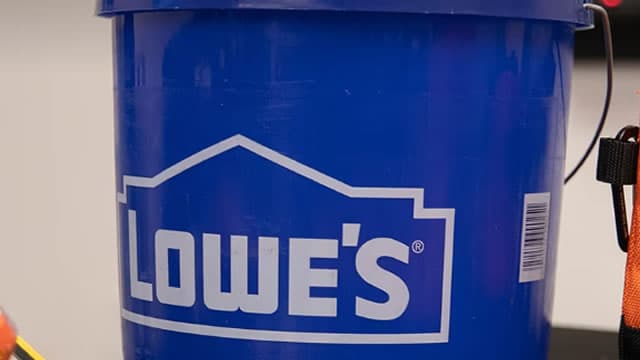 Lowe's (LOW) Could Be a Great Choice