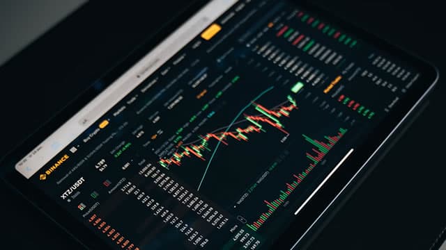 NASA Ditches Lunar Gateway for $20B Moon Base — Here Are the Space Stocks Poised to Win