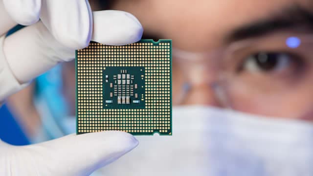 Why Astera Labs, Inc. (ALAB) is a Top Momentum Stock for the Long-Term