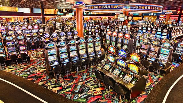 Wynn Resorts Posts Upbeat Q2 Earnings, Joins Bloomin' Brands, Shopify, Owens Corning And Other Big Stocks Moving Higher On Wednesday