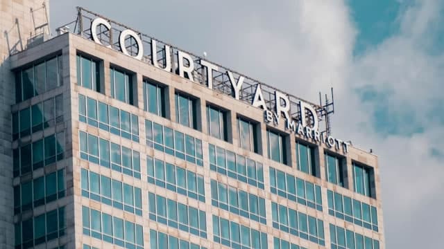 Can Marriott's Raised 2026 Outlook Overcome Middle East Weakness?