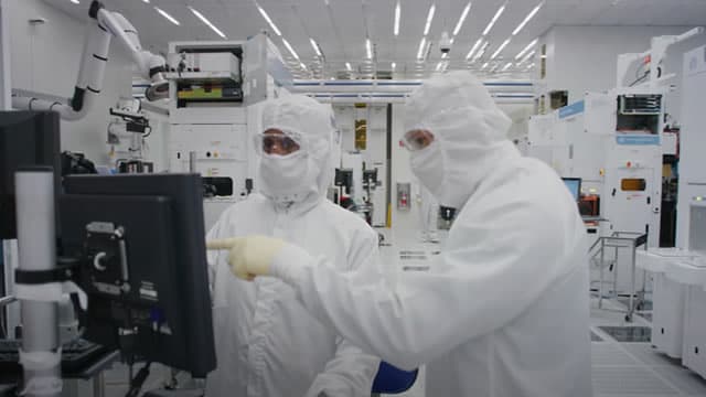 AMAT to Post Q3 Earnings: Time to Buy, Sell or Hold the Stock?