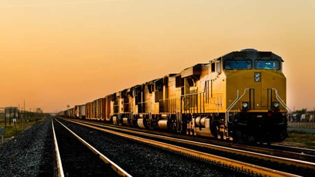 UPS or UNP: Which Transportation Stock Holds an Edge Post Q1 Earnings?