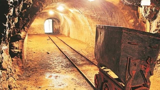 Barrick Mining's Q4 Gold Output Tumbles Y/Y: Will It Rebound in Q1?