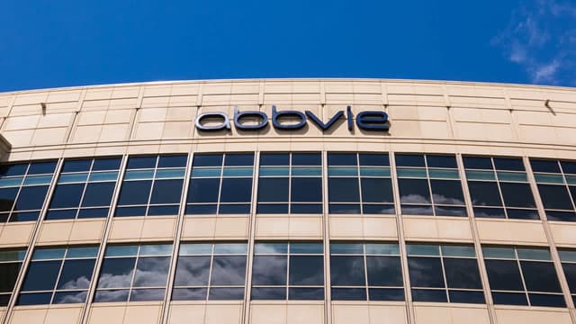Will Skyrizi & Rinvoq Drive AbbVie's Top-Line Growth in Q3?