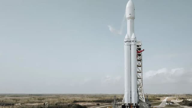 Musk Pledges SpaceX Shares to ‘Every Kid in America'