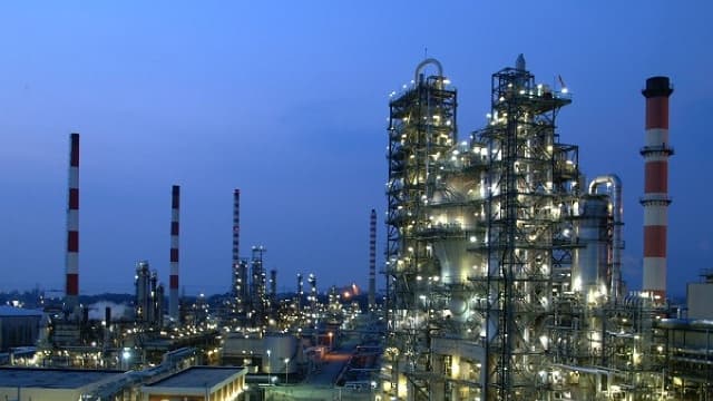 Bet on These 5 Low-Leverage Stocks to Avoid Industrial Volatilities