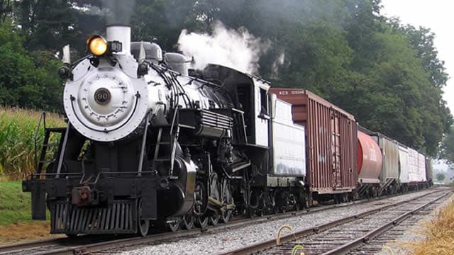 Norfolk Southern Trades at Premium Valuation: How to Play the Stock?