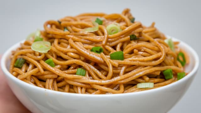 RAVE vs. PZZA: Which Pizza Restaurant Stock Is the Better Buy Now?