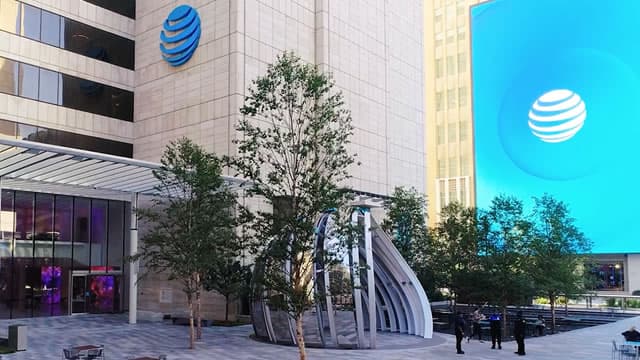 AT&T: Should Investors Buy Into the Turnaround?
