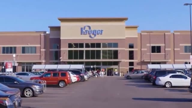 Kroger (KR) Stock Declines While Market Improves: Some Information for Investors
