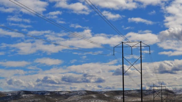 Bloom Energy (BE) Stock Dips While Market Gains: Key Facts