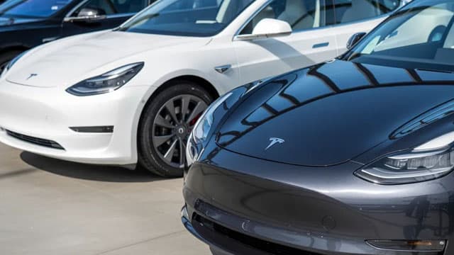 Tesla Lands Record $100M Deal for 370 Semi Trucks in California